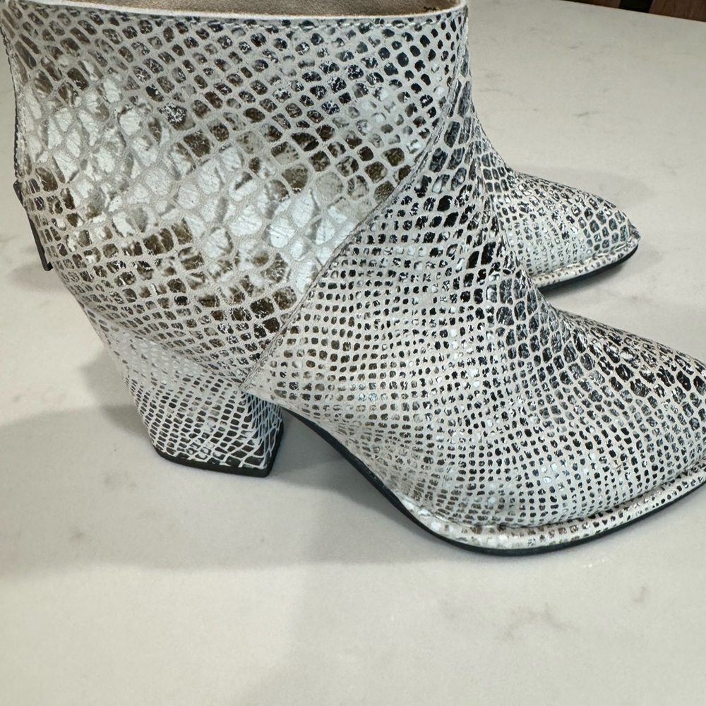Snake print Ankle boots